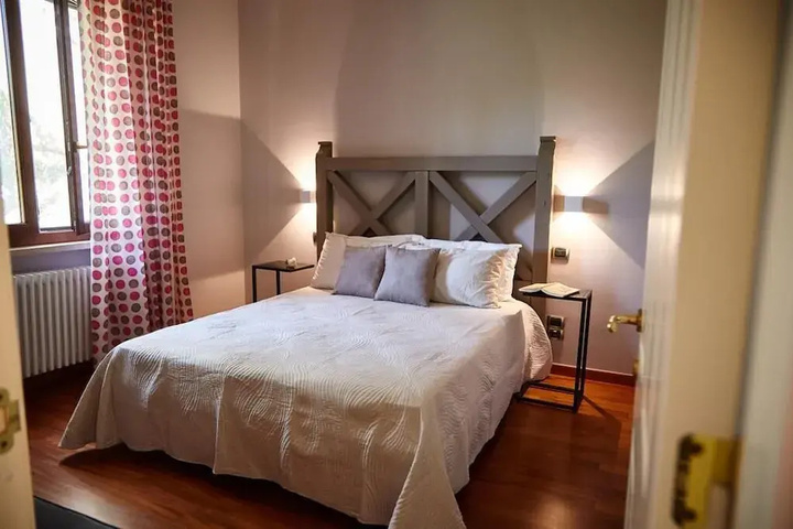 Room 3 of 16