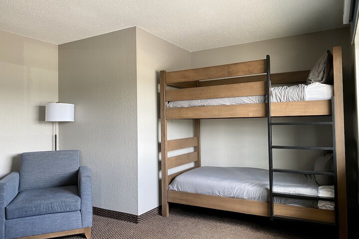 2 Queen Beds (6 of 28)