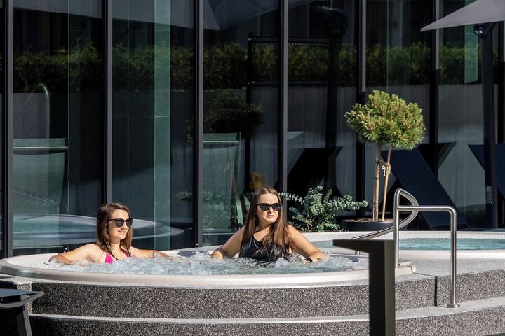 Hot Tub 66 of 153