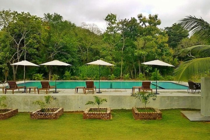 Hotel Exterior 65 of 74