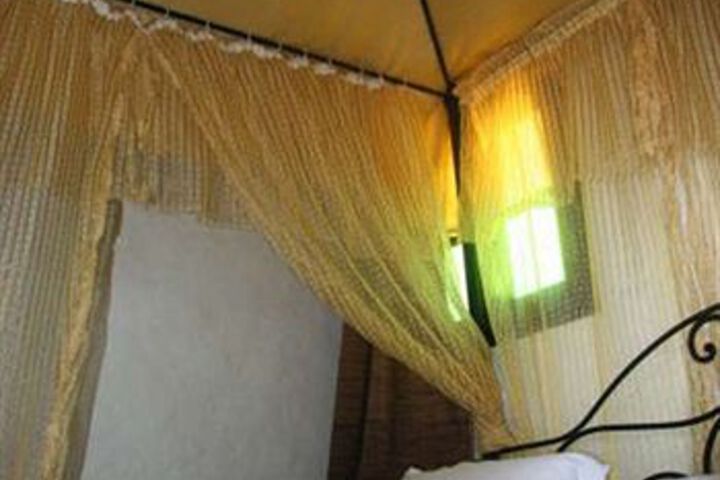 Room 4 of 7