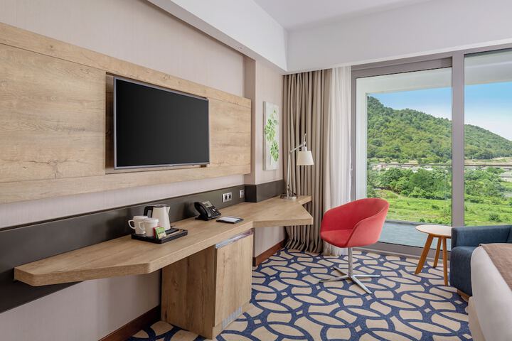 Room 18 of 137
