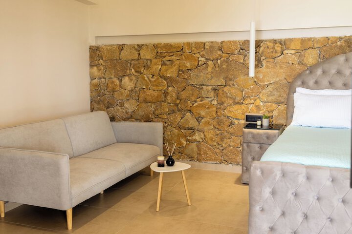Room 43 of 100