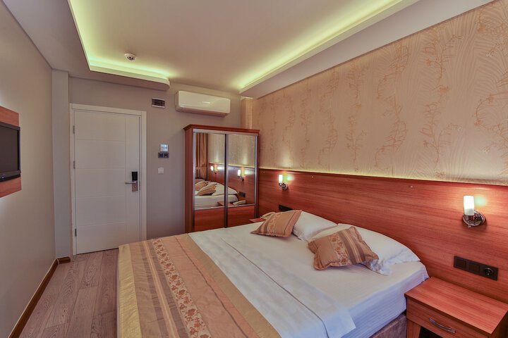 Room 11 of 43