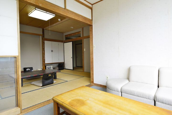 Room 10 of 35