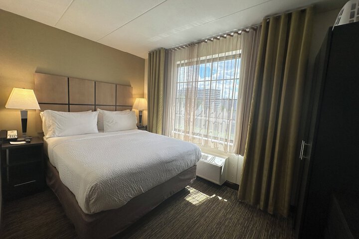 Room 16 of 33