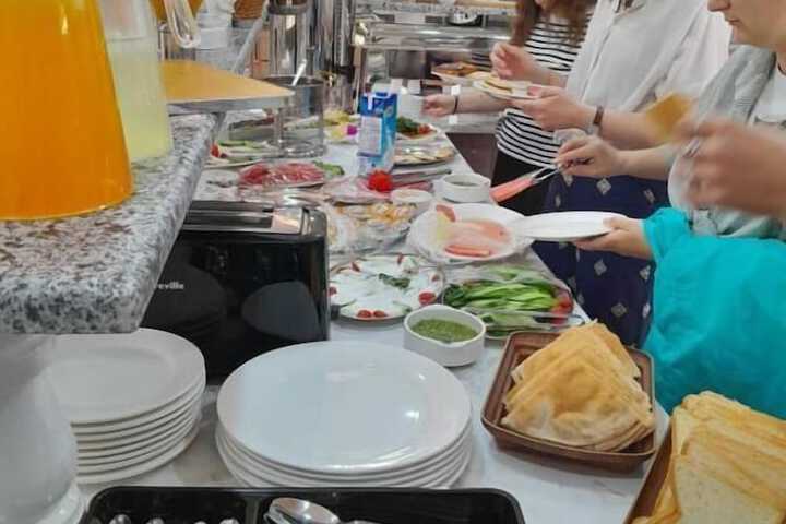 Dining 16 of 17