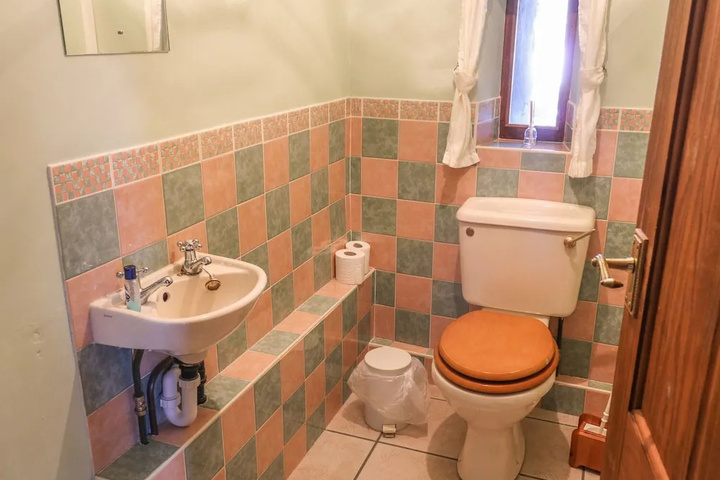 Room 9 of 13