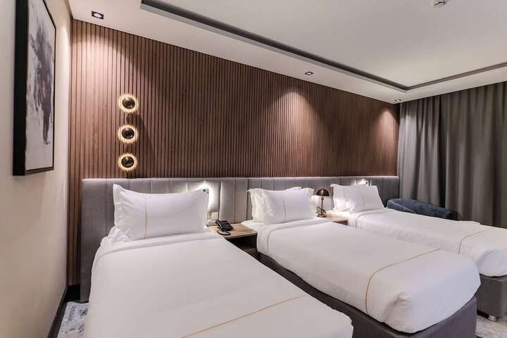 Room 3 of 86