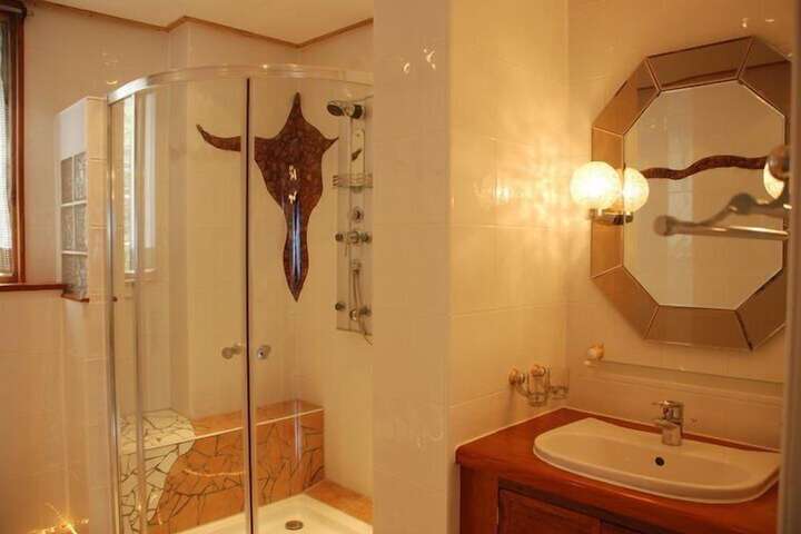 Room 15 of 32