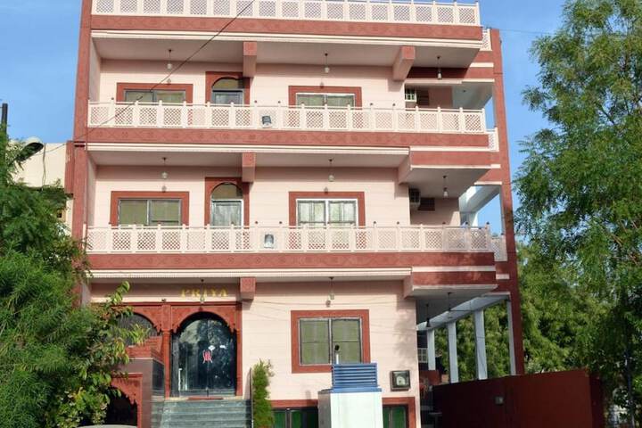Goroomgo Hotel Priya Agra
