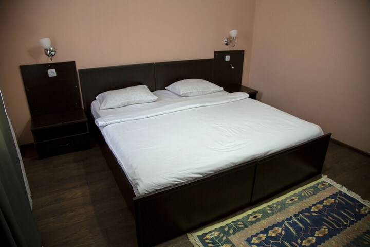 Room 11 of 42