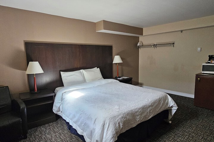 Room 7 of 17