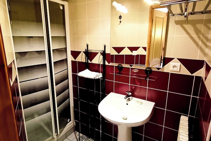 Room 16 of 25