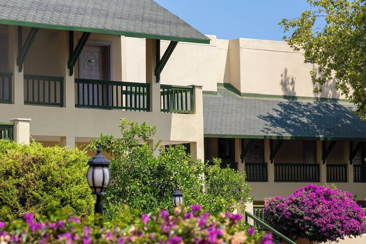 Hotel Exterior 330 of 552