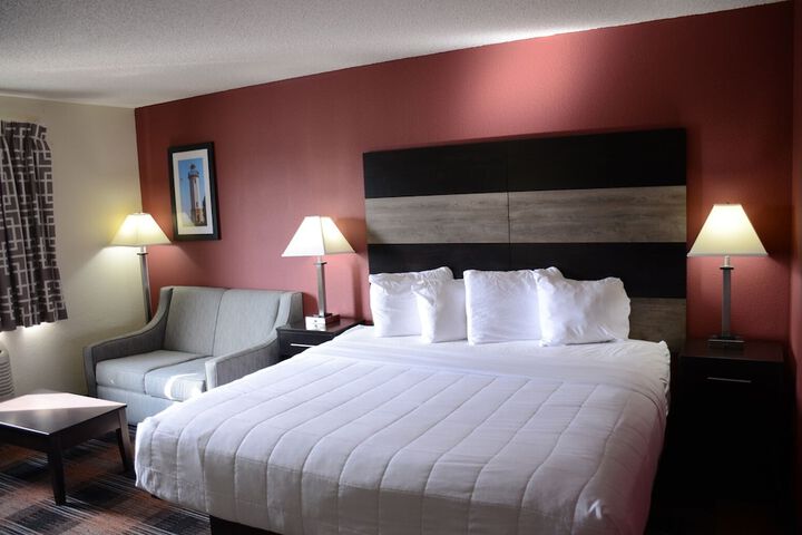 1 King Bed (24 of 25)