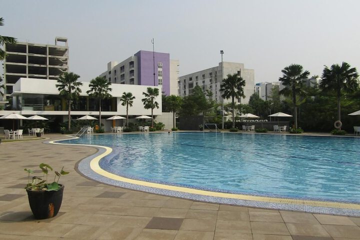 Pools & Facilities