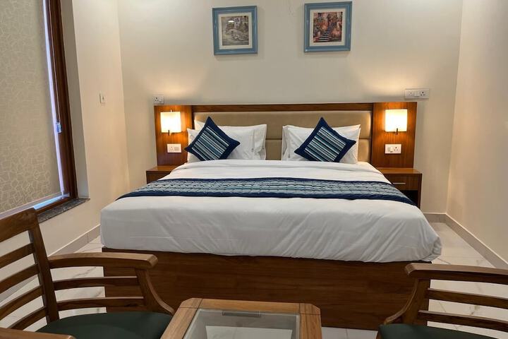 Room 10 of 27