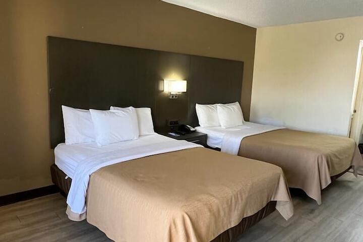 2 Double Beds (13 of 13)