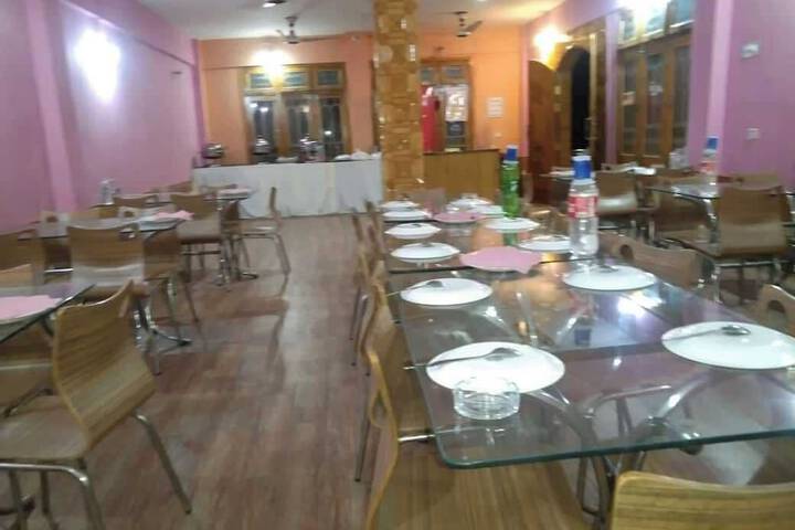 Dining 16 of 25