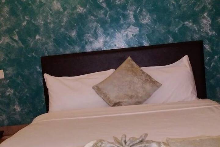 Room 4 of 55