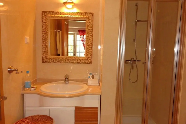 Room 10 of 22