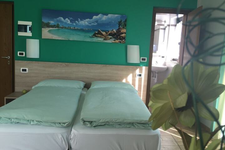 Room 4 of 75