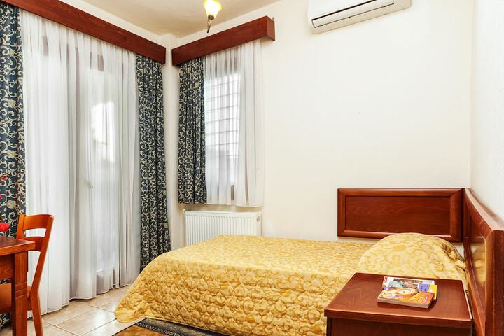Room 6 of 182