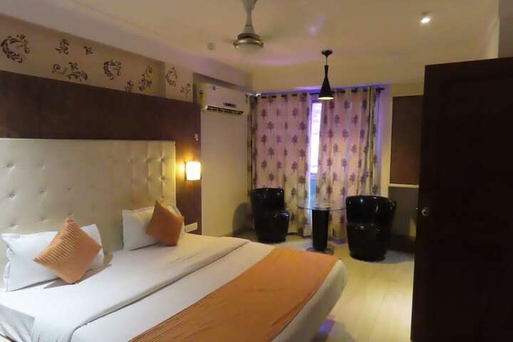 Room 6 of 26