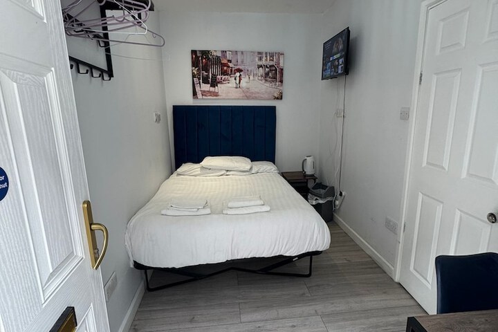 Room 27 of 117
