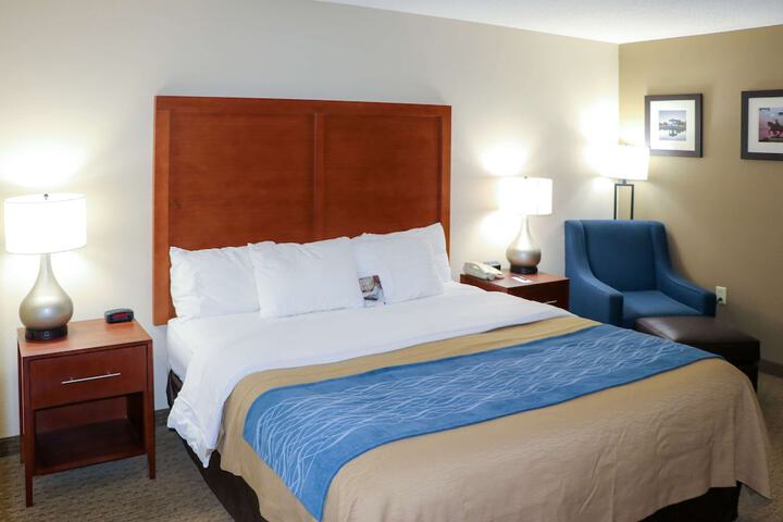 1 King Bed (5 of 6)