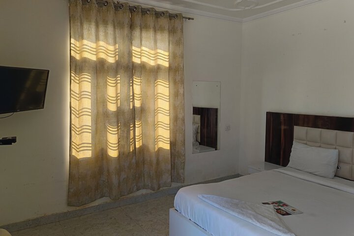 Room 3 of 17
