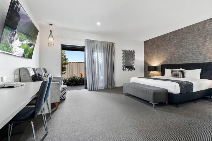 Room 42 of 77