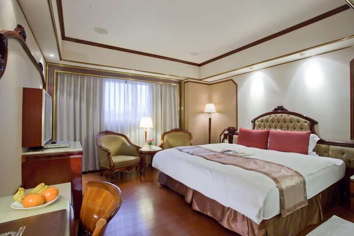 Room 13 of 40