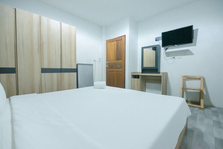 Room 35 of 104