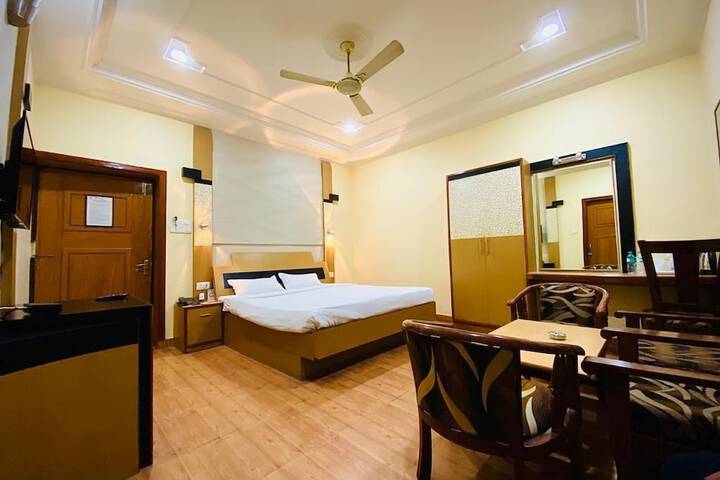 Room 5 of 63