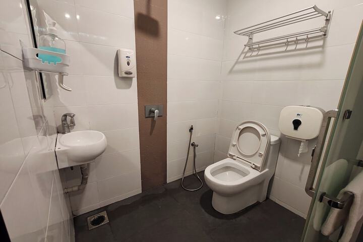 Room 30 of 48