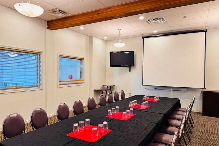 Business Center 70 of 72