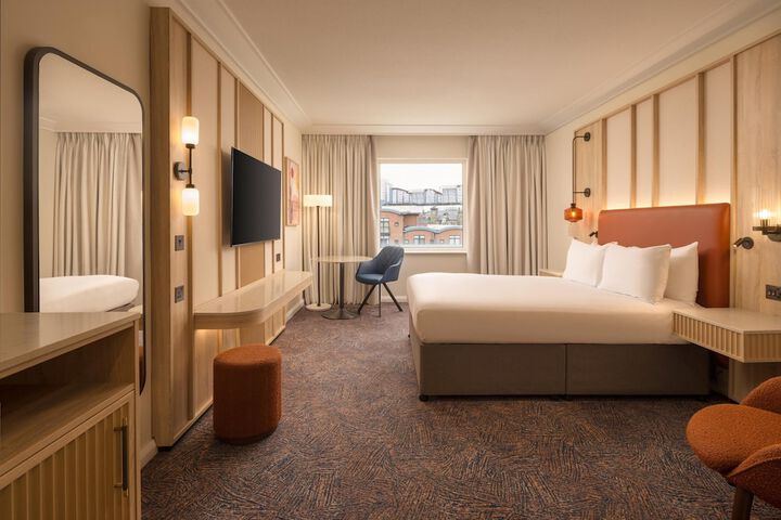 Room 42 of 148