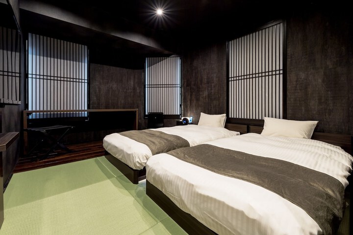 Room 16 of 36