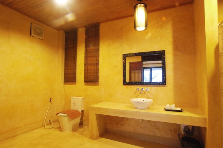 Room 16 of 40