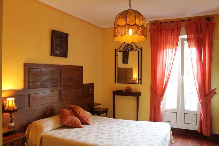 Room 4 of 10