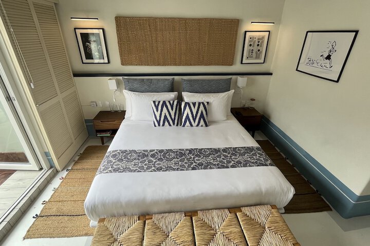Room 53 of 144