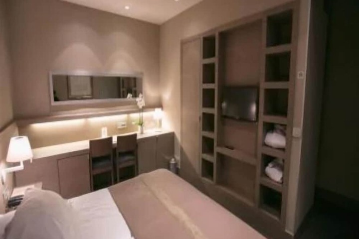 Room 12 of 46