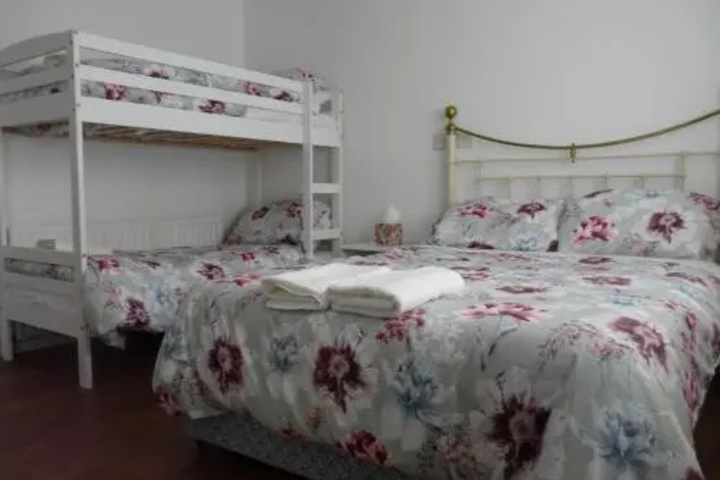 Room 5 of 8