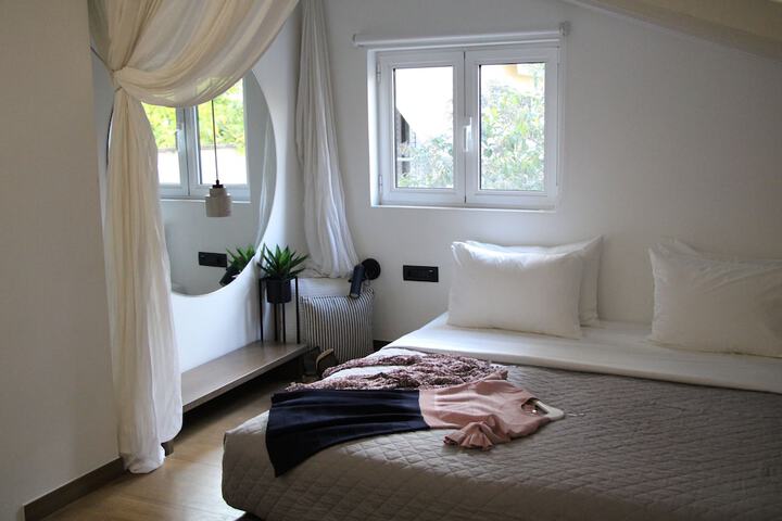 Room 7 of 70
