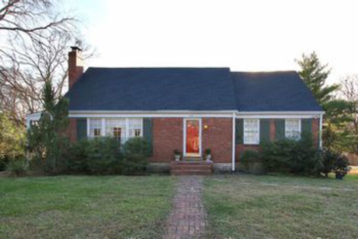 Exterior of Nashville House in a Great Neighborhood by RedAwning
