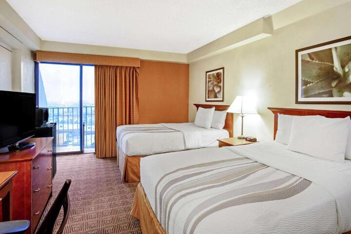 1 Queen Bed (4 of 19)