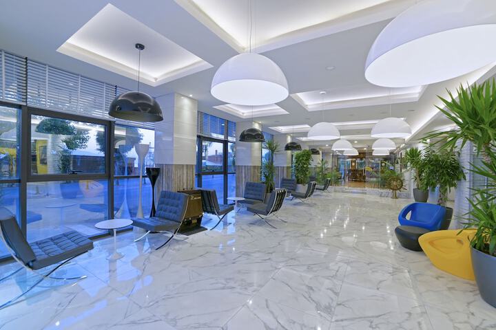 Hotel Interior 4 of 32