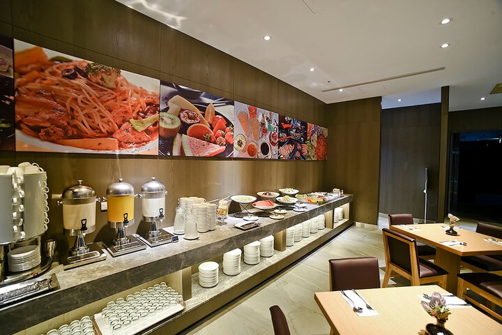 Dining 19 of 27